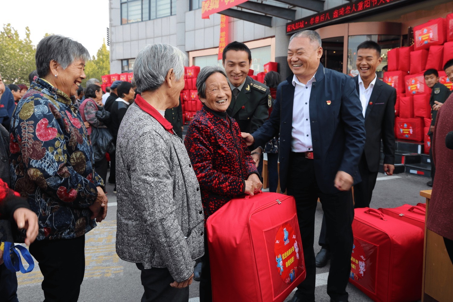 优秀共产党员的初衷为老百姓的幸福而生